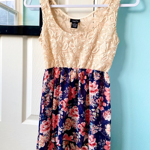Rue 21 tan, floral lace flowy tank top - Picture 3 of 3